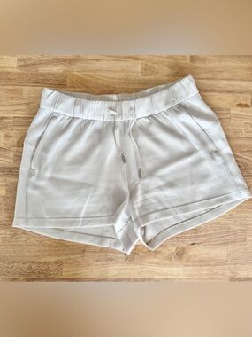 Lululemon On the Fly Shorts 2.5” Size 8